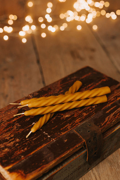 Świeca z wosku pszczelego - kręcona