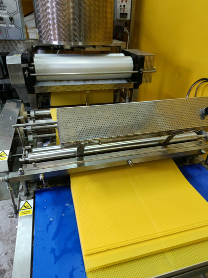 Usługa przerobu powierzonego wosku na węzę pszczelą