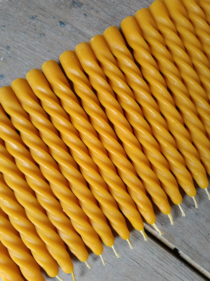 Świeca z wosku pszczelego - kręcona